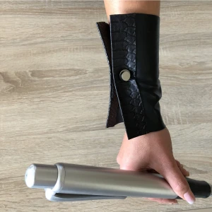 AGG Tasarım Düğmeli Siyah Deri Bileklik