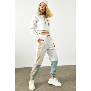 Beyaz Renk Detaylı Kapüşonlü Crop Ikili Takım  2KXK8-45861-01