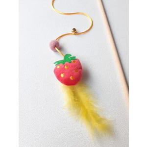 Peluş Çilek Figürlü Kedi Oltası - Sarı Tüylü