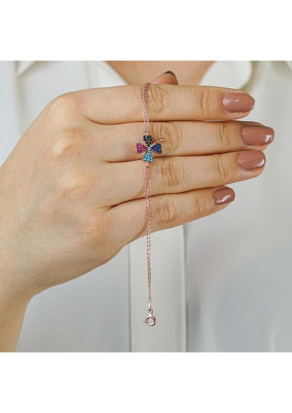 Dört Yapraklı Yonca Tasarımlı Kalp Detaylı Renkli Zirkon Taşlı 925 Ayar Gümüş Kadın Bileklik Rose fiyatları