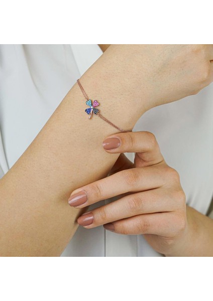 Dört Yapraklı Yonca Tasarımlı Kalp Detaylı Renkli Zirkon Taşlı 925 Ayar Gümüş Kadın Bileklik Rose fırsatları