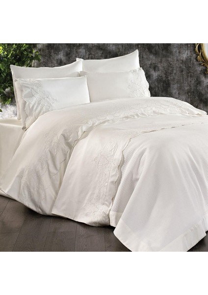 Hanedan Işlemeli Nevresim Takımı + Pike 7 Parça Set