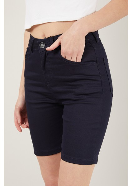 Kadın Cepli Slim Fit Şort fırsatları