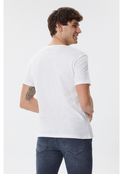 222 Lcm 242035 Merlin Off White Bisiklet Yaka Slim Fit Baskılı Kırık Beyaz Erkek T-Shirt indirimleri