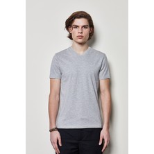 White And Simple Erkek Gri V Yaka Organik Pamuk Basic T-Shirt