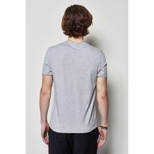 White And Simple Erkek Gri V Yaka Organik Pamuk Basic T-Shirt