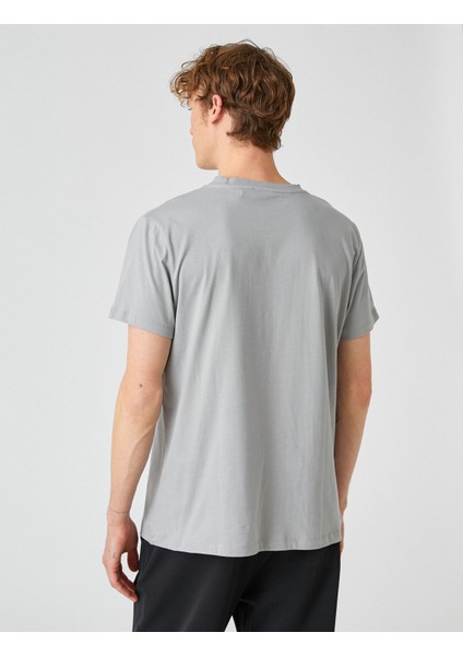 Erkek Kaplan Baskılı Tişört fırsatları