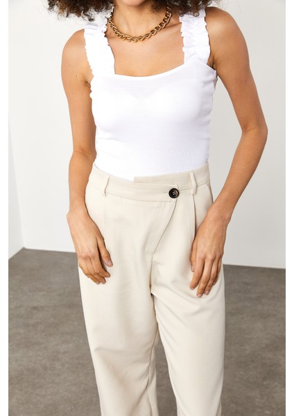 Beyaz Büzgü Askılı Bluz 1YZK2-11710-01 fırsatları