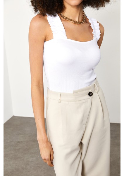 Beyaz Büzgü Askılı Bluz 1YZK2-11710-01 indirimleri