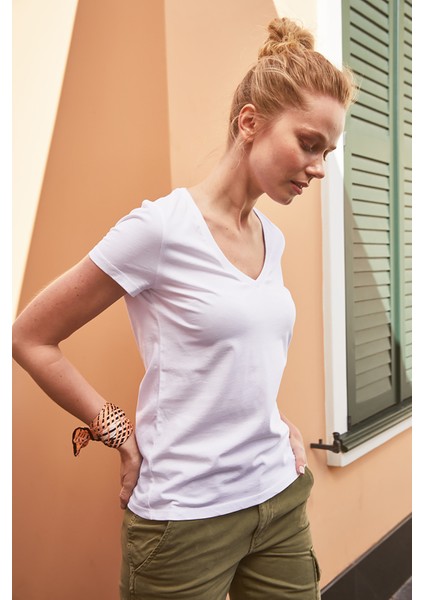 White And Simple Kadın Beyaz V Yaka Basic Organik Pamuk T-Shirt