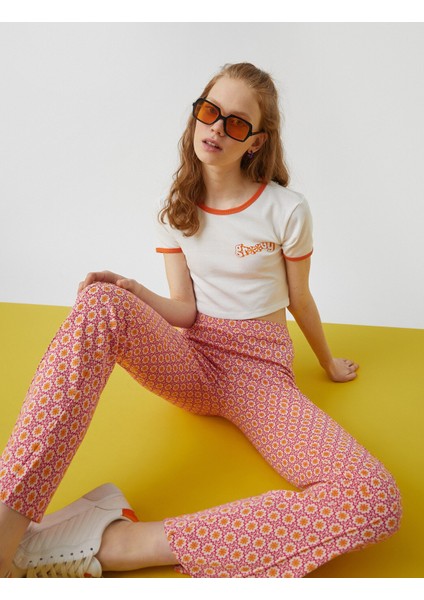 Kadın Crop Tişört Biyeli Kısa Kollu Minimal Baskılı