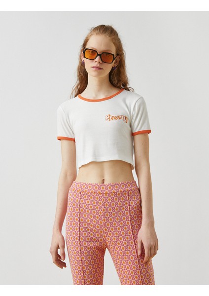 Kadın Crop Tişört Biyeli Kısa Kollu Minimal Baskılı modelleri