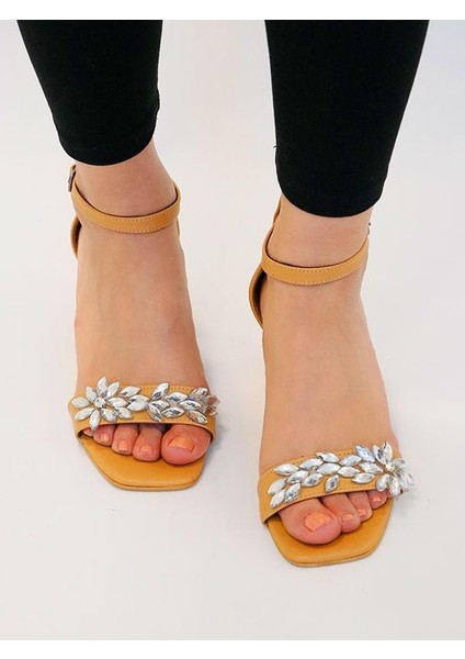 Blomma Çiçek Desenli Tek Bant Topuklu Ayakkabı Nude Cilt fiyatları