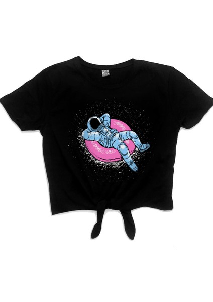 Havuzda Astronot Siyah Kısa, Kesik Bağlı Crop Top Kadın T-Shirt fiyatları