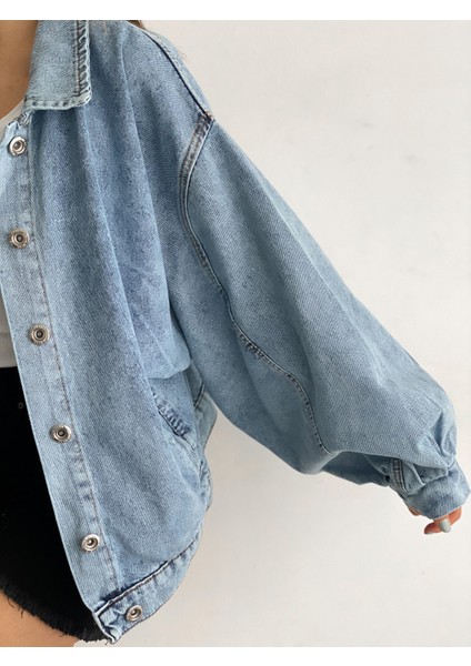 Kadın Balon Kol Oversize Çift Cepli Denim Ceket Yıkamalı Mavi