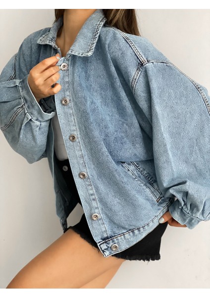 Kadın Balon Kol Oversize Çift Cepli Denim Ceket Yıkamalı Mavi