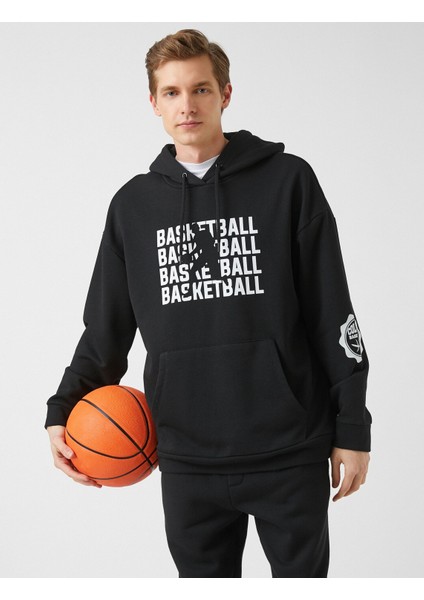 Kapşonlu Basketbol Temalı Baskılı Kanguru Cepli Sweatshirt