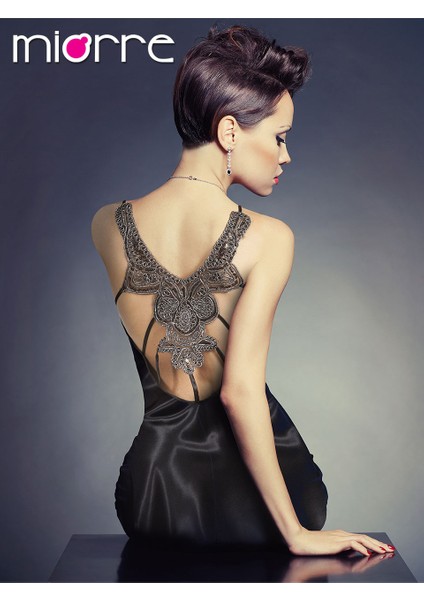 Bihter Sırt Dekolteli Güpürlü Saten Mini Gecelik