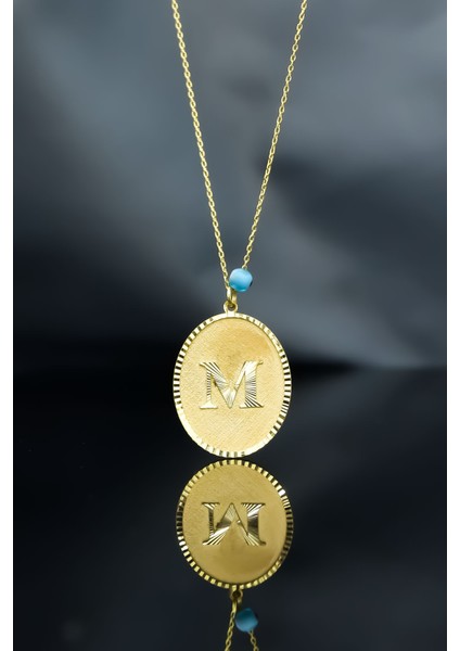 925 Ayar Gümüş Gold Kaplama Gözlü Arkası Çiçek Çizimli M Harf Plaka Kolye