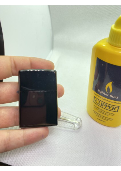Zippo Modeli Benzinli Çakmak Aynalı Siyah Renk + Clippers Benzin 80 ml + Zippo Çakmak Taşı X5 Zippo Full Set