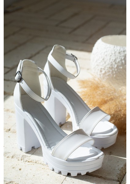 Allyup Kadın Platform Arka Lastikli Tokalı Günlük Kaymaz Taban Küt Burun Topuklu Abiye Ayakkabı 255 fırsatları