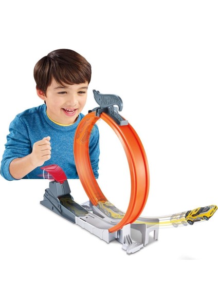Hot Wheels Akrobasi Atlayış Yarış Seti Pistin Yıldızı Arabası