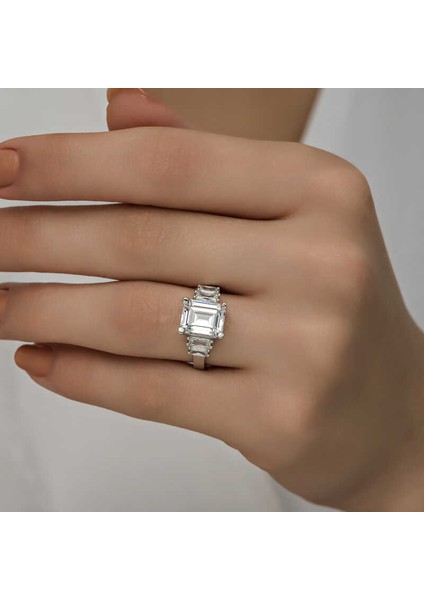 Gümüş Beyaz Baget Taşlı Kadın Yüzük modelleri