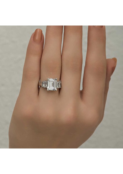 Gümüş Beyaz Baget Taşlı Kadın Yüzük fırsatları