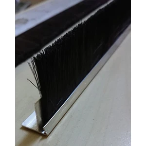 Yeshılls Kayar Kapı Altı Kıl Fırça 100 cm Kıl Boyu 3 cm