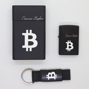 Ada Lazer Kişiye Özel Bitcoin (Btc) Metal Sigara Kutusu, Zippo Çakmak ve Anahtarlık Seti