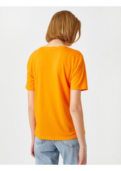 Bisiklet Yaka Kısa Kollu Baskılı Tişört fırsatları