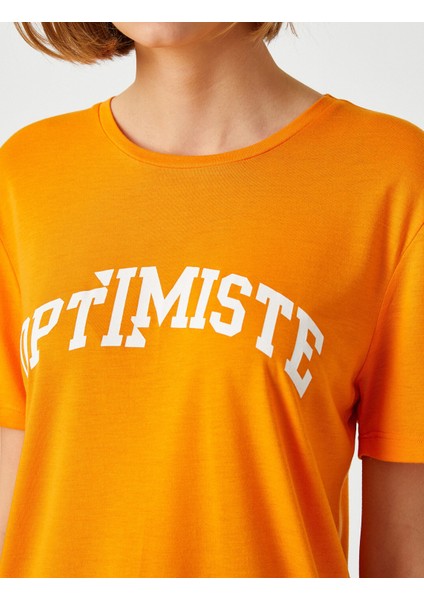 Bisiklet Yaka Kısa Kollu Baskılı Tişört indirimleri