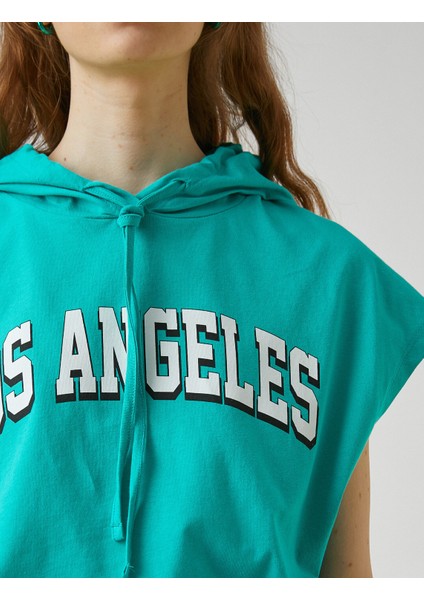 Kadın Crop Kolsuz Baskılı Kapşonlu Tişört indirimleri