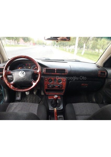 Wolkswagen Passat 1998 - 2005 Arası 33 Parça Maun Torpido Kaplama Orijinal Teyp Modeli