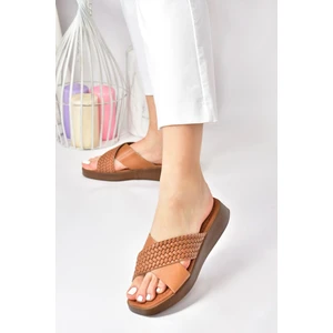 Fox Shoes Taba Hakiki Deri Çapraz Bantlı Kadın Terlik M291049903