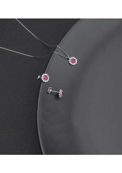 925 Ayar Gümüş Yakut Papatya Model Kolye ve Küpe Takı Seti