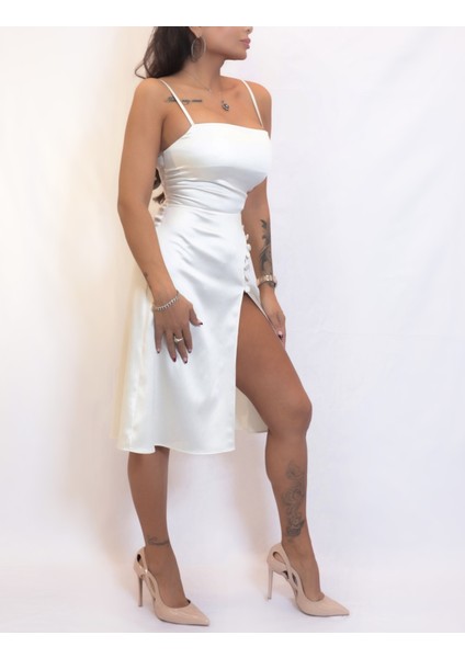 Beyaz Yırtmaçlı Saten Elbise fırsatları