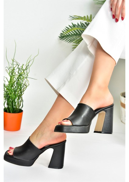 Siyah Kalın Topuklu Kadın Terlik M404100409
