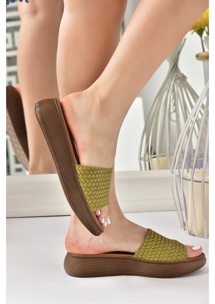 Yeşil Hakiki Deri Kalın Bantlı Örgü Modelli Günlük Kadın Terlik M291850003 fırsatları