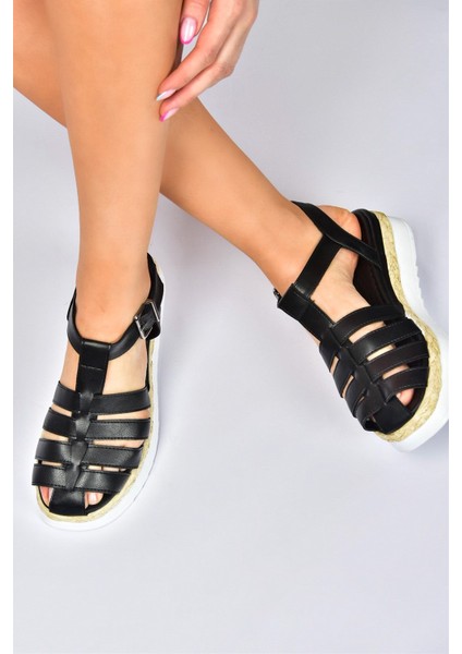 Siyah Kalın Tabanlı Kafes Model Kadın Sandalet M996140409