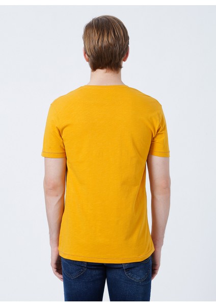 222 Lcm 242030 Kenway Bisiklet Yaka Slim Fit Baskılı Hardal Erkek T-Shirt modelleri