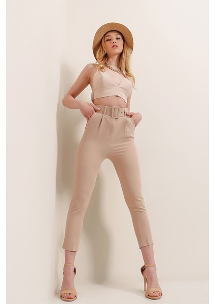 Havuç Kemerli Kumaş Pantolon