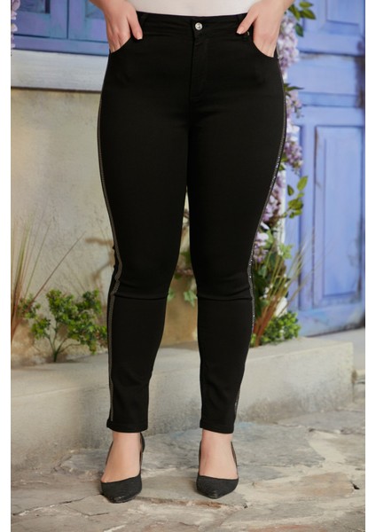 Yanları Taş Şerit Detaylı Büyük Beden Siyah Kot Pantolon fiyatları