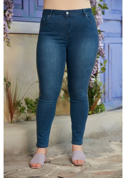 Yanları Taş Şerit Detaylı Büyük Beden Mavi Kot Pantolon fiyatları