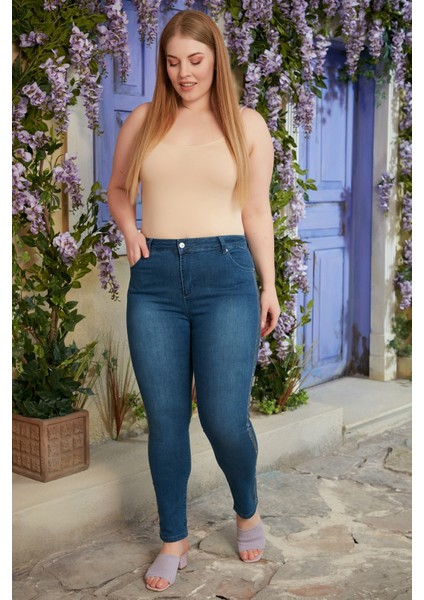 Yanları Taş Şerit Detaylı Büyük Beden Mavi Kot Pantolon modelleri