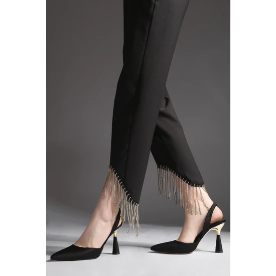 Marjin Kadın Stiletto Sivri Burun Altın Ökçe Detaylı Arkası Açık Atkılı Topuklu Ayakkabı Yolez