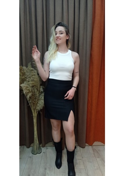 Kadın Siyah Yırtmaçlı Mini Etek