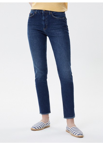 Yüksek Bel Dar Kalıp Düz Mavi Kadın Denim Pantolon - 222 LCF 121008