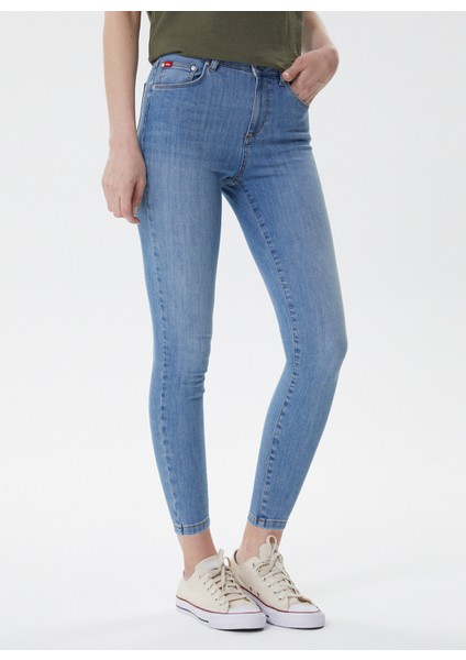 Yüksek Bel Dar Kalıp Düz Mavi Kadın Denim Pantolon - 222 LCF 121002