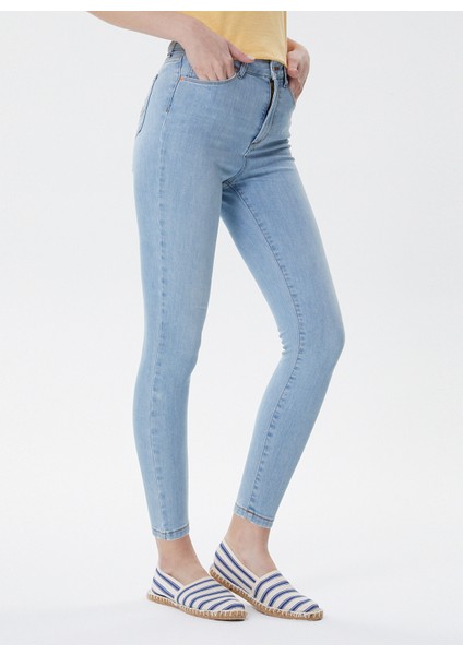 Yüksek Bel Super Slim Fit Düz Mavi Kadın Denim Pantolon - 222 LCF121006 fırsatları